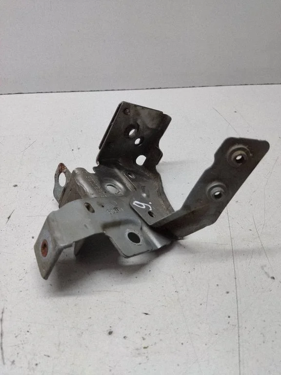 Fender mounting bracket 6256002E