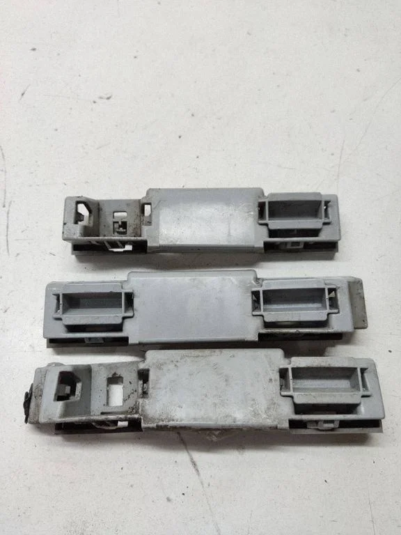 Poritiiva kinnitusklamber A2226980127