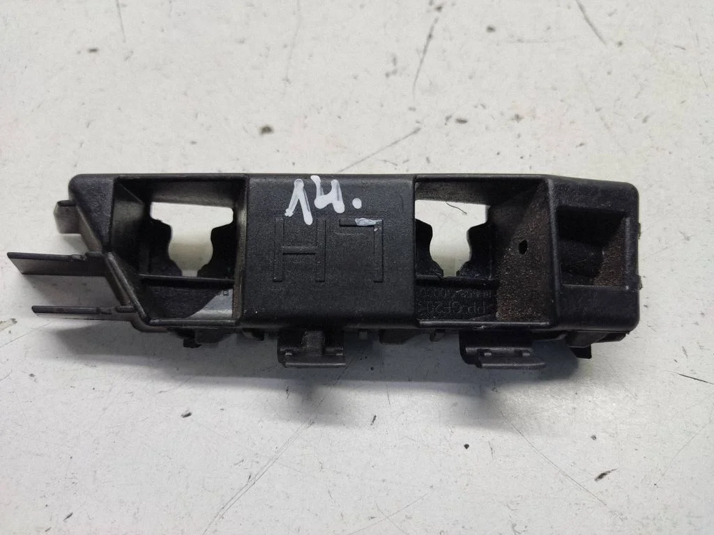 Rear bumper mounting bracket 866510Q000