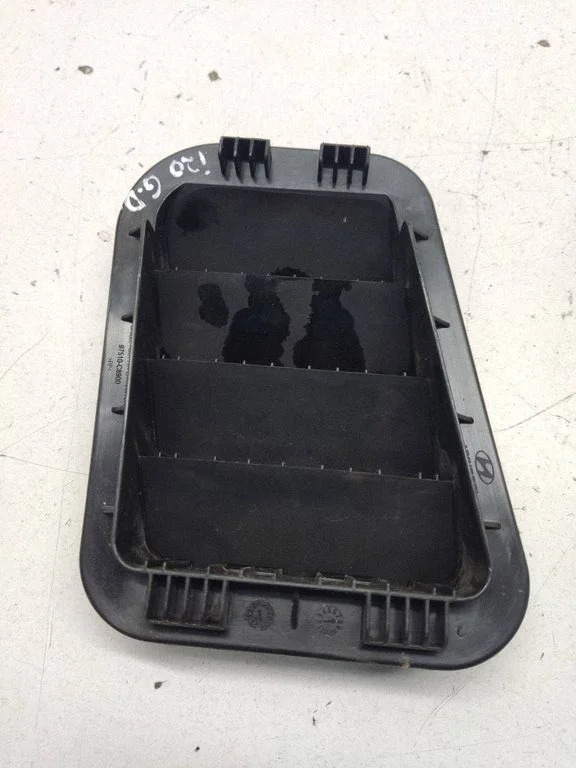 Quarter panel pressure vent 97510C8000