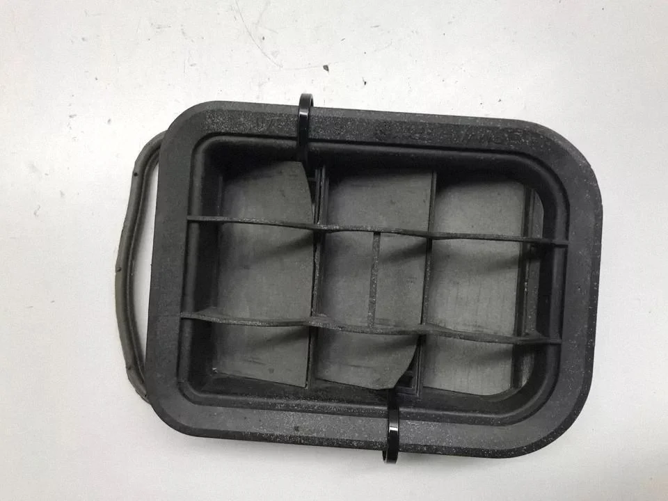 Quarter panel pressure vent 6909340