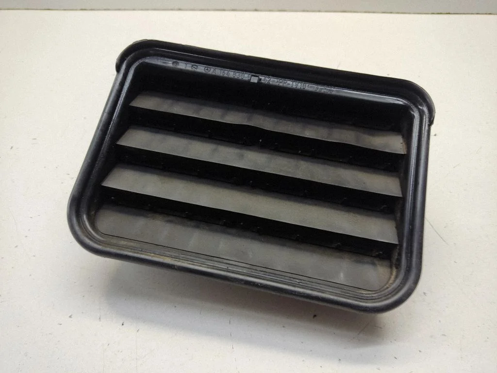 Ventilatsioonirest A1648300042