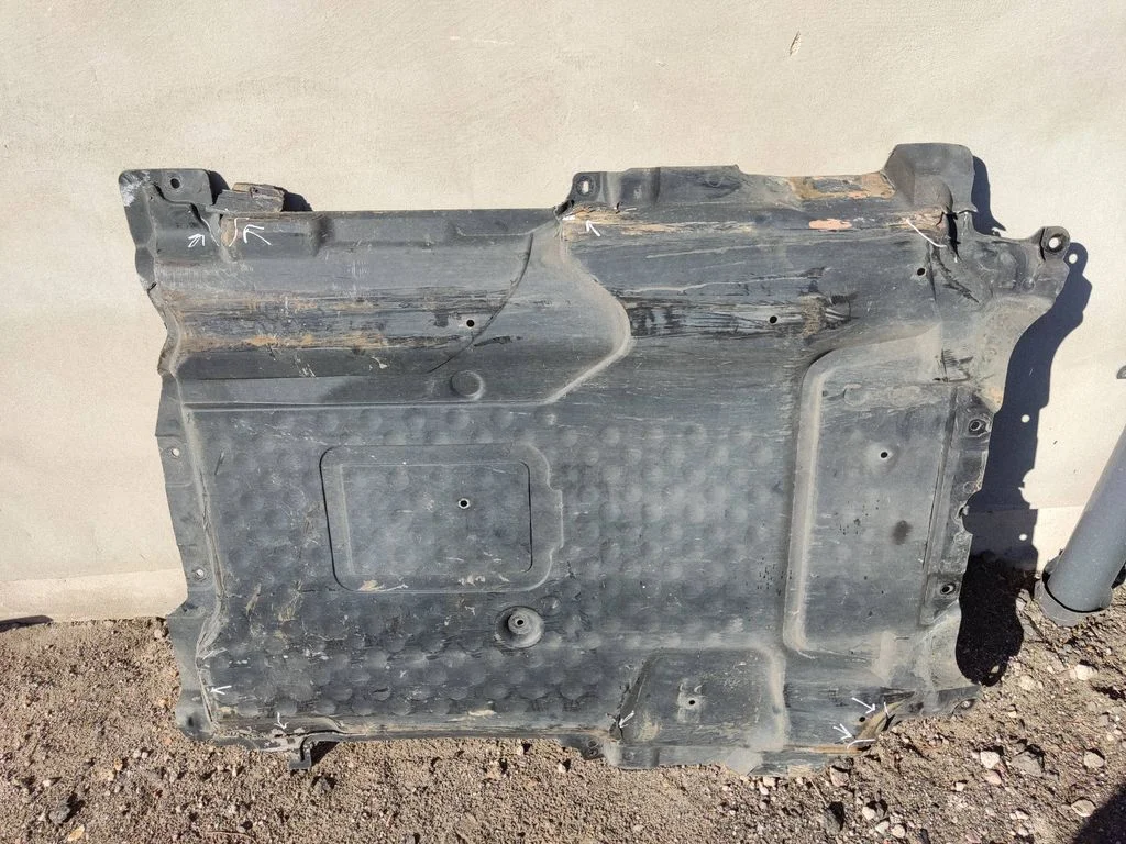 Engine splash shield/under tray A2135200123