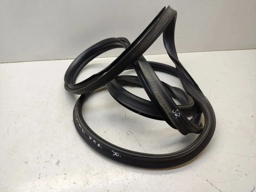 Loading door rubber seal (on body) – Mercedes-Benz ML-Class W164 (2005-2011)
