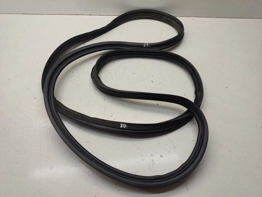 Loading door rubber seal (on body) – rear
