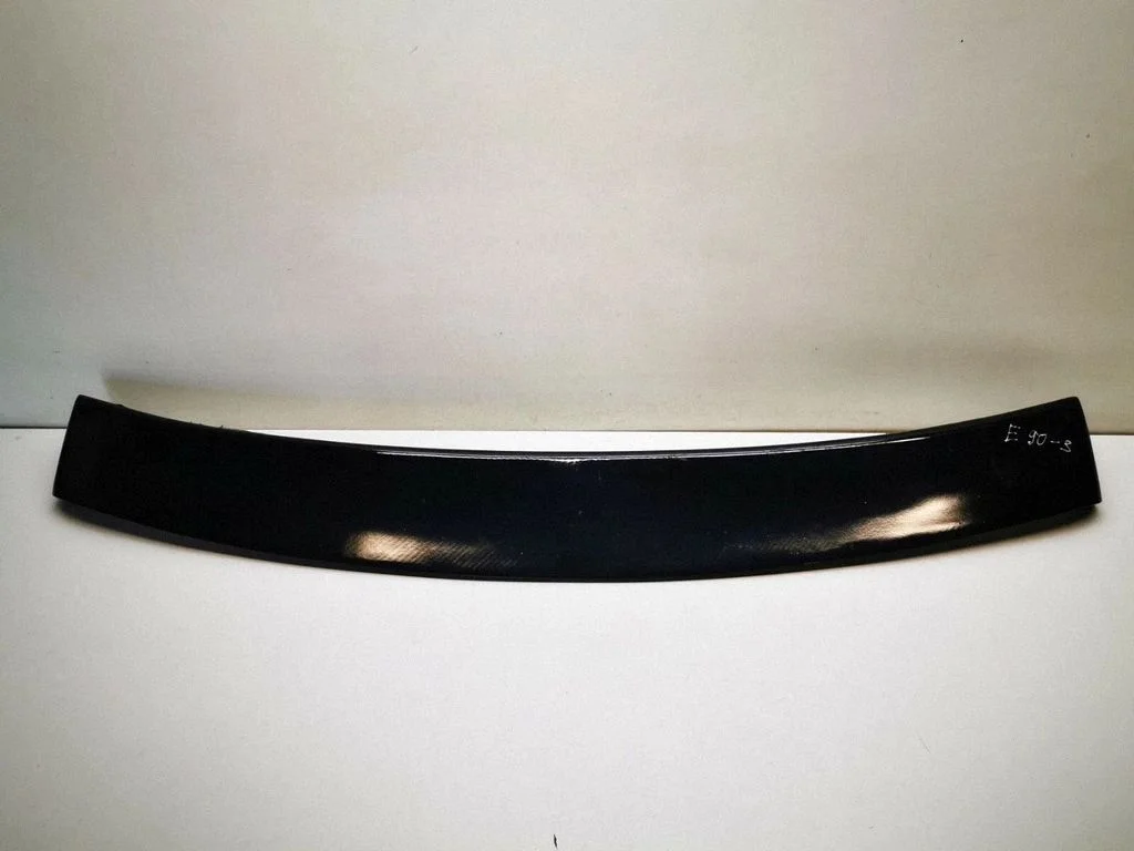 Rear window tailgate spoiler