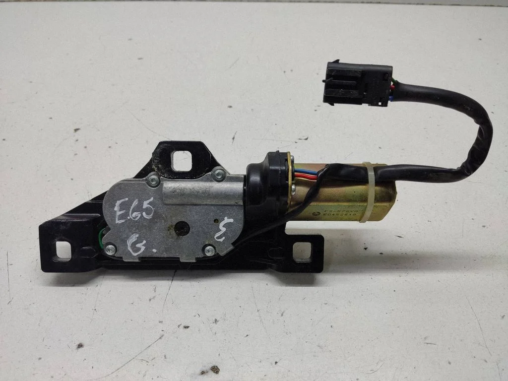 Tailgate/trunk/boot lift motor – BMW 7 Series E65 E66 (2001-2008)