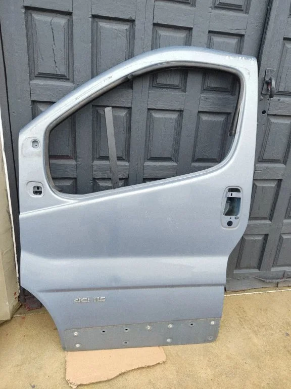 Esiuks – Renault Trafic II (X83) (2001-2014)