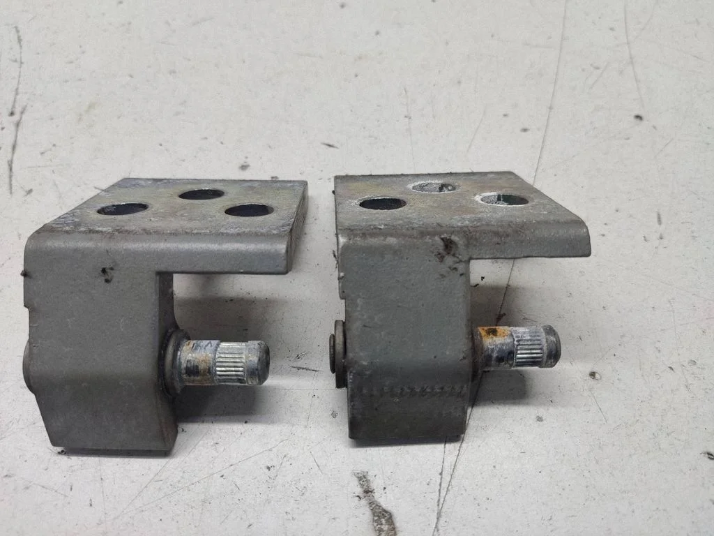 Front door hinges set H447A1