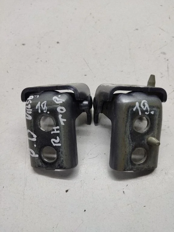 Esiukse hingede komplekt 009U4