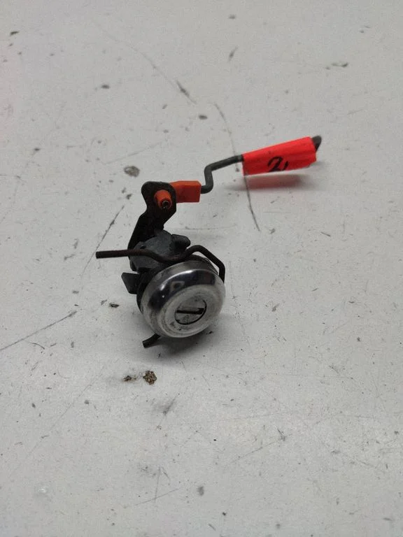 Front door lock (next to the handle) – Chrysler Grand Voyager IV (2001-2007)