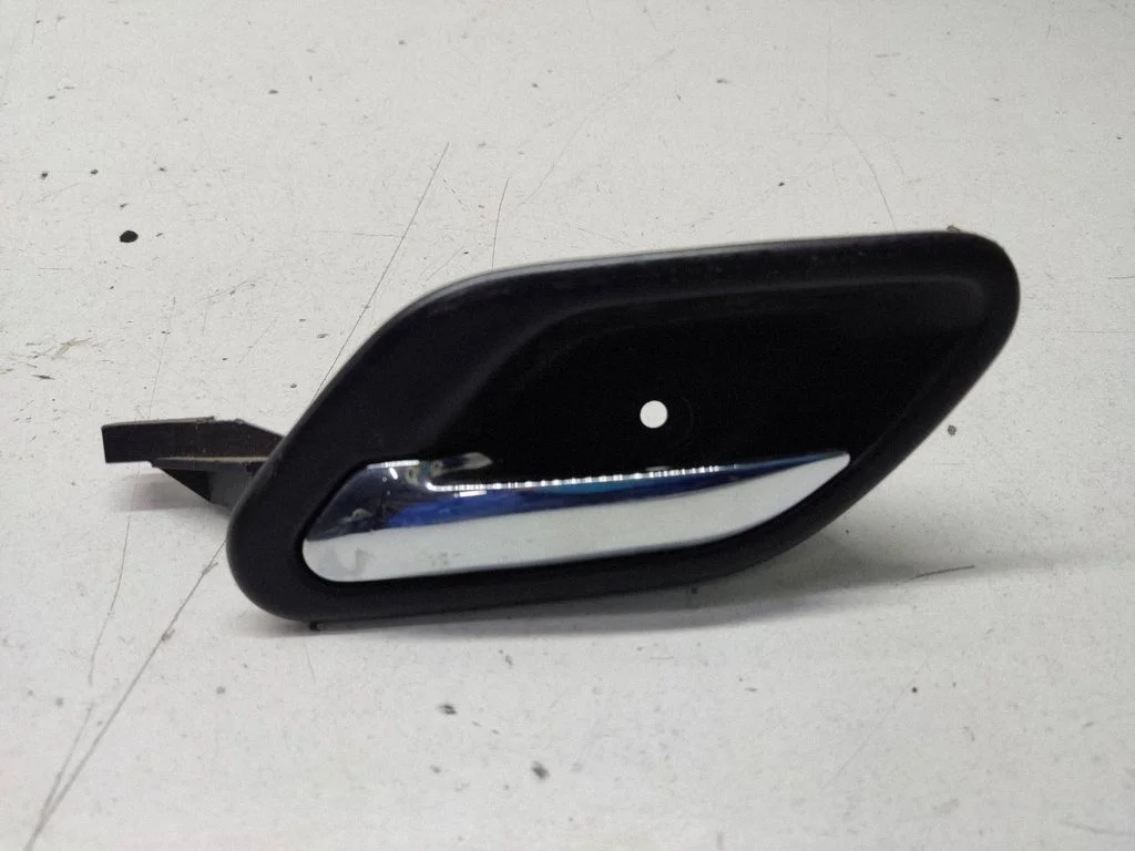 Front door interior handle 8226049