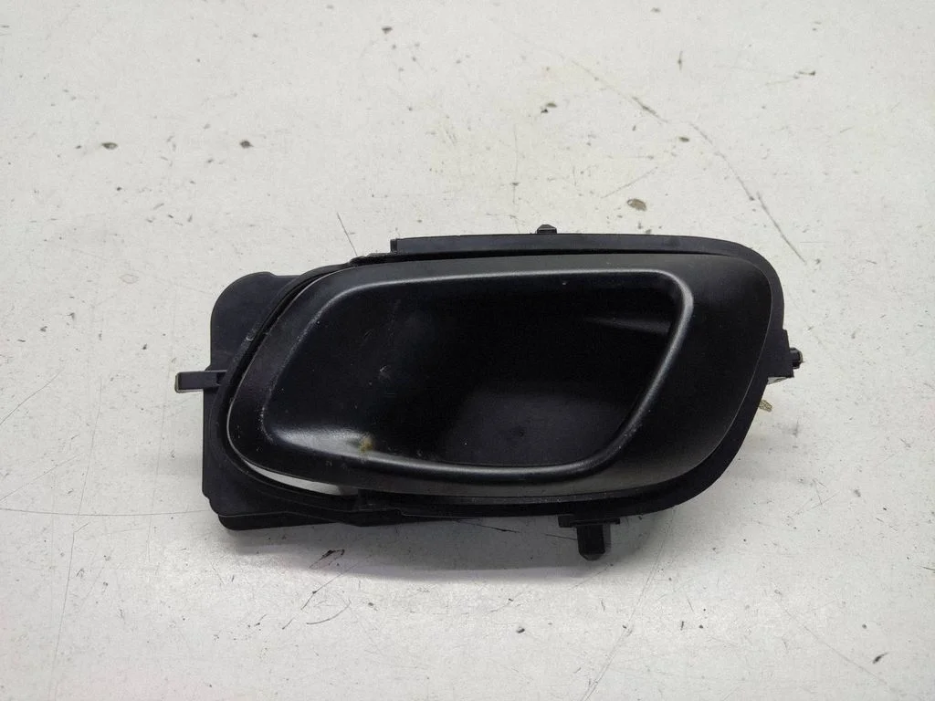 Front door interior handle 82610Q0000