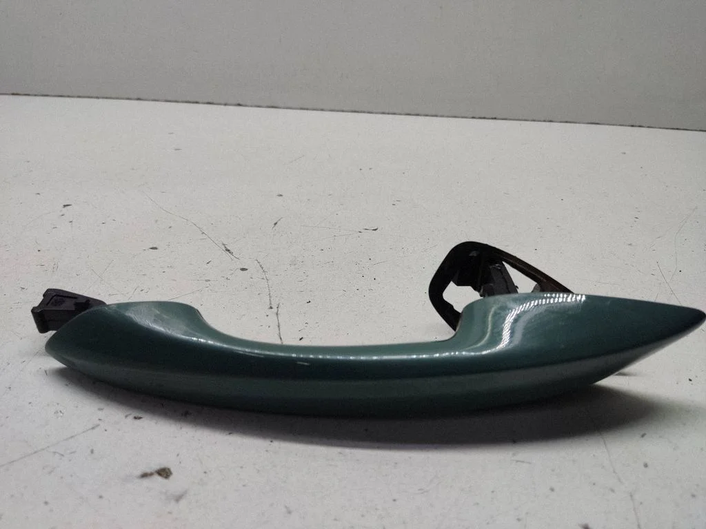 Front door exterior handle – left