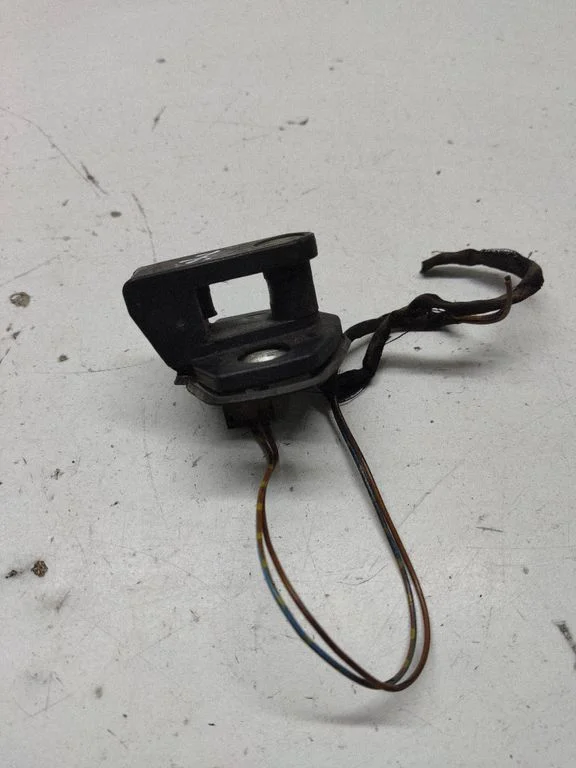 Front door lock loop/hook striker – BMW 5 Series E39 (1996-2003)