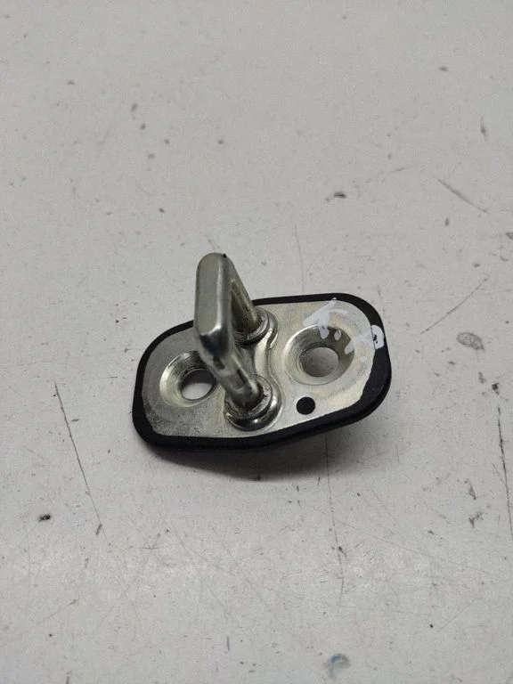 Front door lock loop/hook striker – Opel Mokka X (2019-)