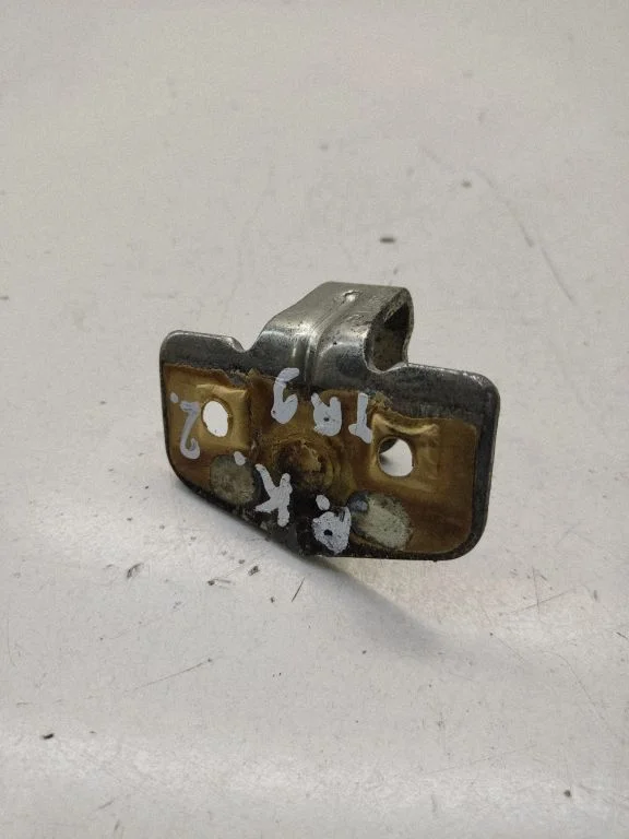 Front door lock loop/hook striker – Renault Trafic II (X83) (2001-2014)