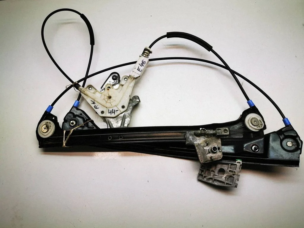 Front door window regulator with motor 7133705