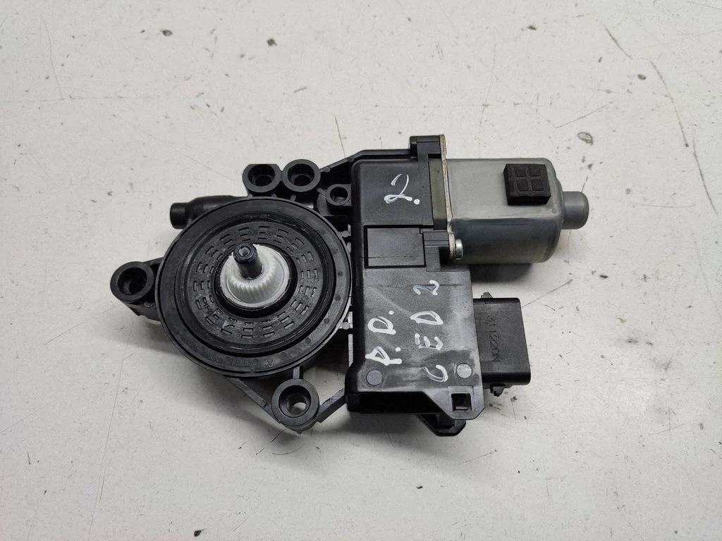Front door window regulator motor 82460J7010
