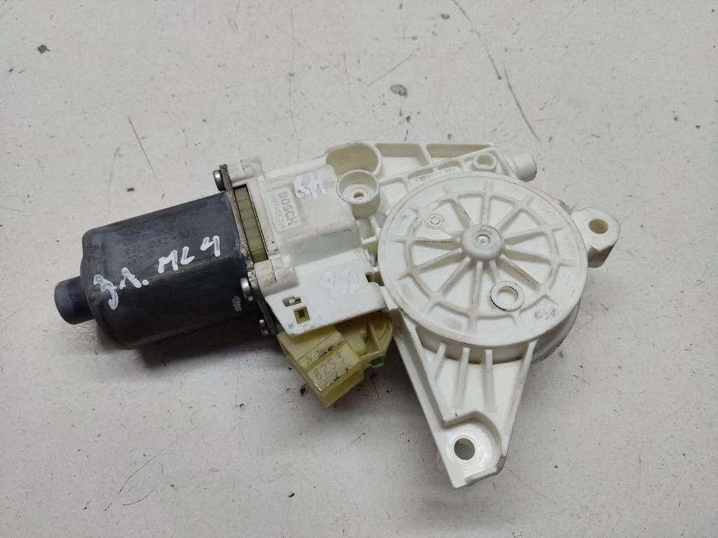 Priekšējā loga pacēlāja motoriņš A2518200742