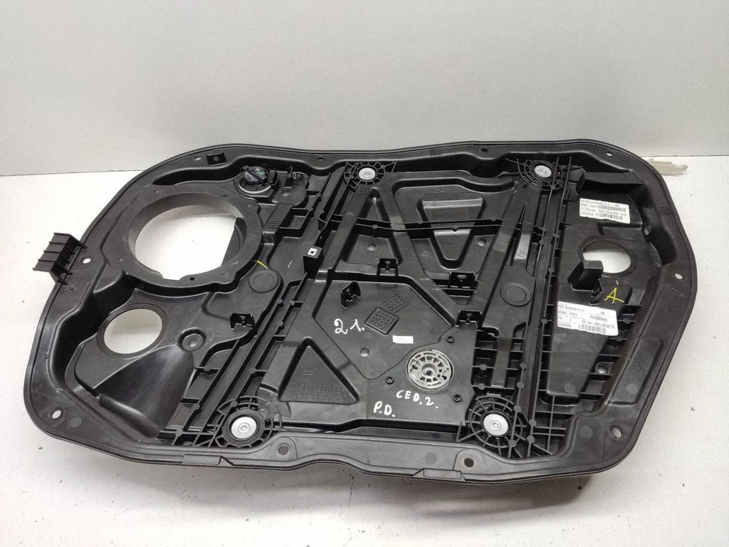Front window lifting mechanism without motor 82480J7010
