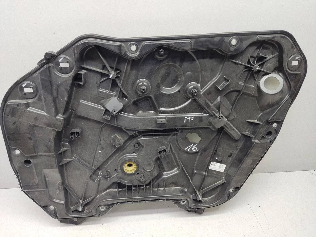 Esiukse aknatõstuk ilma mootorita – BMW 1-seeria F40 (2019-2023)