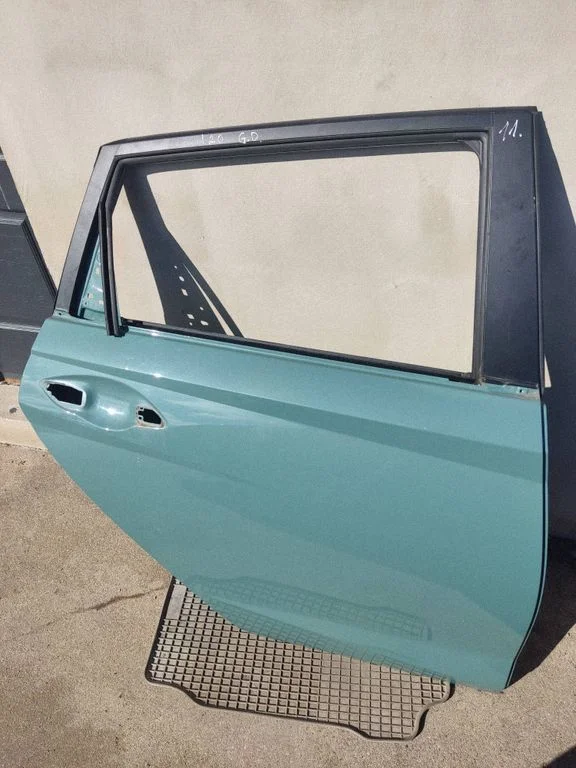 Rear door – right