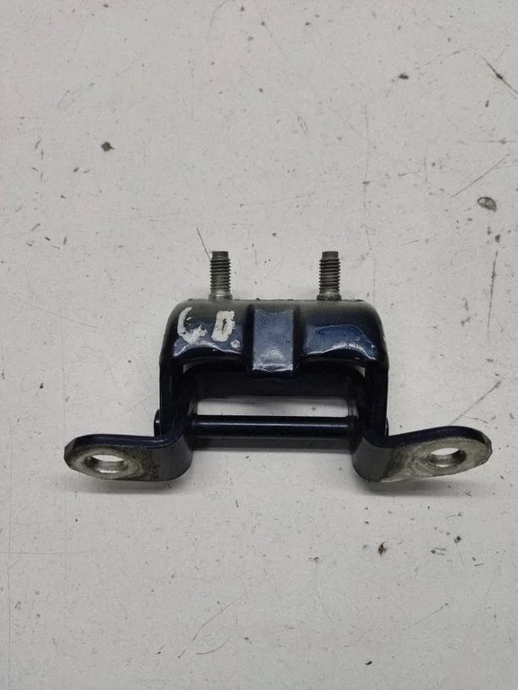 Tagaukse ülemine hing – Nissan Qashqai+2 (2008-2010)