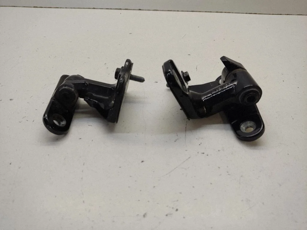 Tagaukse hingede komplekt A046572