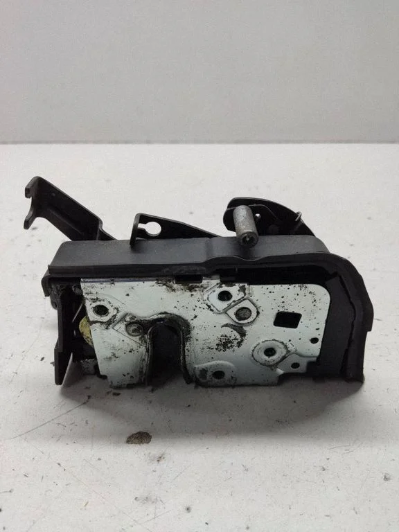 Rear door lock 7011245