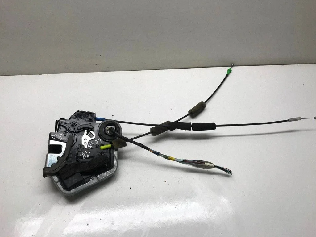 Rear door lock – Lexus IS 220D-250-350 (2006-2013)