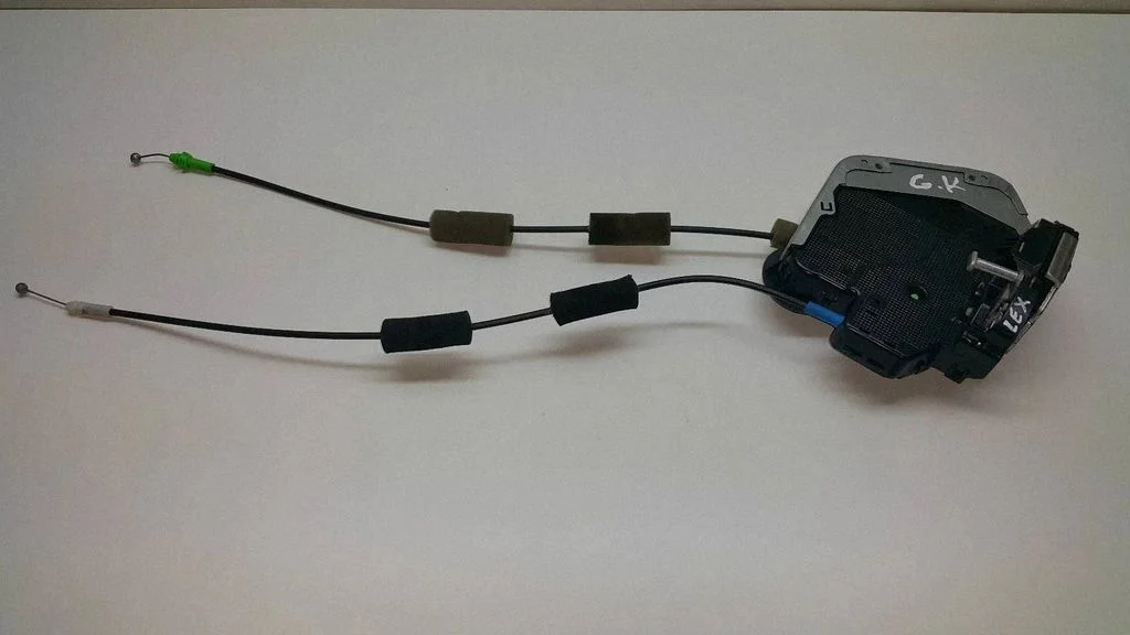 Rear door lock – Lexus IS 220D-250-350 (2006-2013)