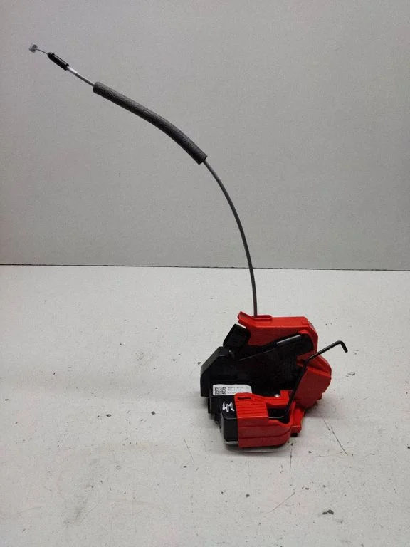 Rear door lock 81410Q0100