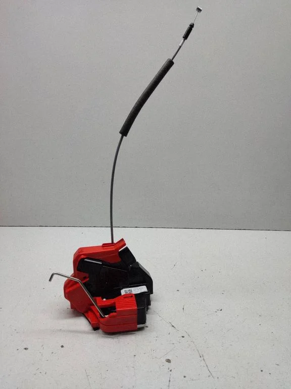 Rear door lock 81420Q0100