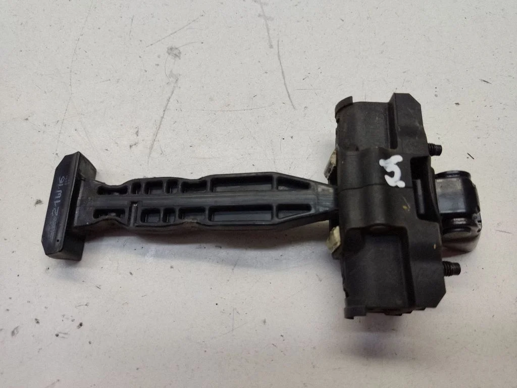 Rear door check strap stopper – BMW 3 Series G20 G21 (2019-)