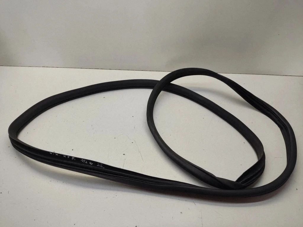 Tagaukse tihend (kere pool) – Mercedes-Benz ML-klass W164 (2005-2011)