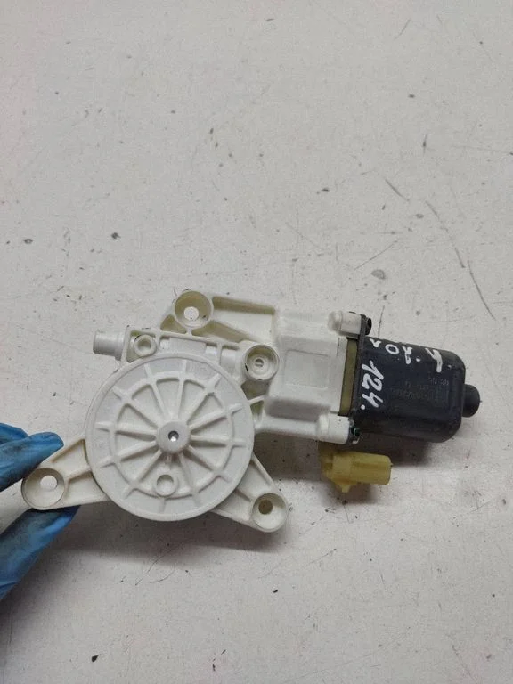 Rear door window regulator motor – Chrysler Grand Voyager V (2007-2015)