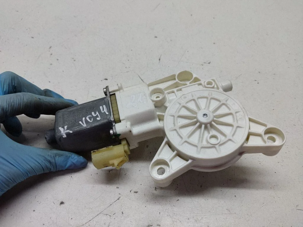 Rear door window regulator motor – Chrysler Grand Voyager V (2007-2015)
