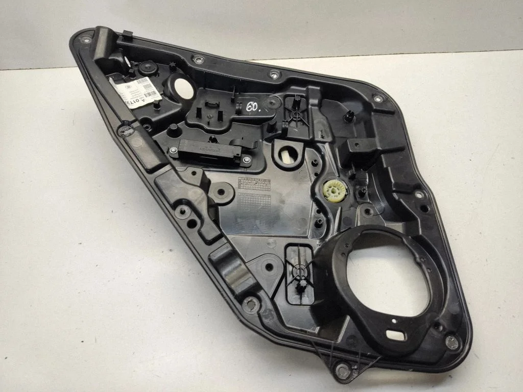 Rear window lifting mechanism without motor – Mercedes-Benz A-Class W176 (2012-2018)