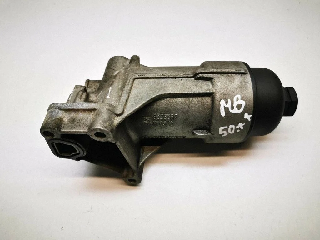 Oil filter mounting bracket A6401800510