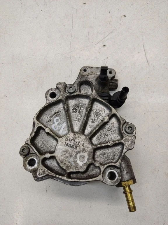 Vacuum pump – Mitsubishi Outlander (2007-2012)