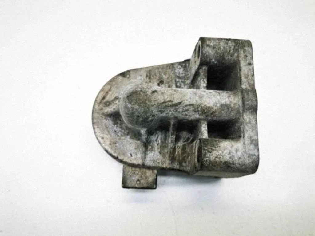 Oil filter mounting bracket – front