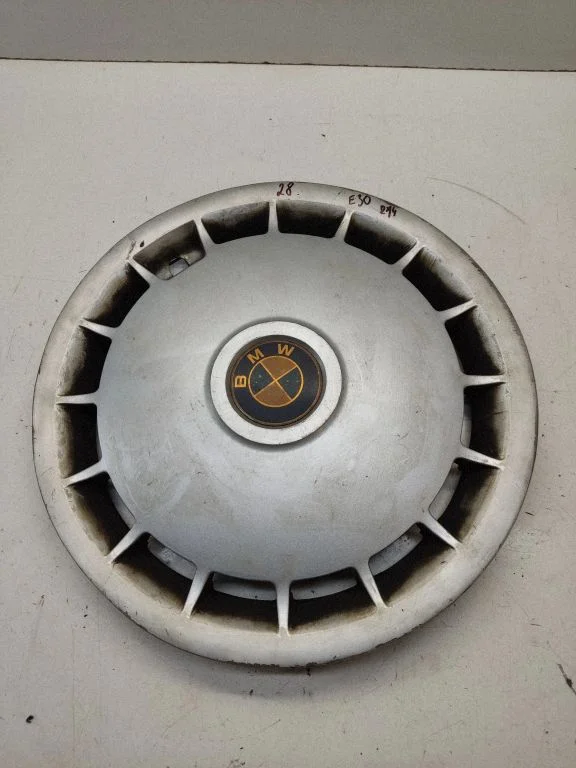 R14 wheel hub/cap/trim – BMW 3 Series E30 (1983-1994)
