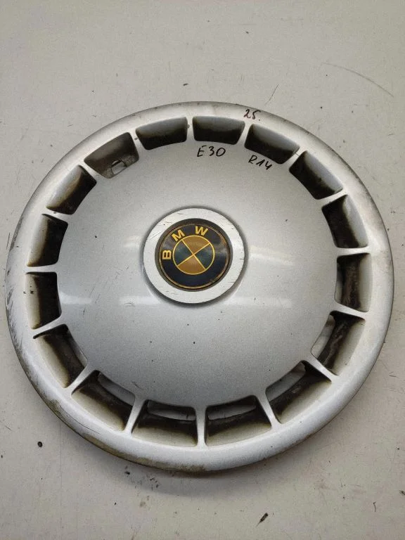 R14 wheel hub/cap/trim – BMW 3 Series E30 (1983-1994)