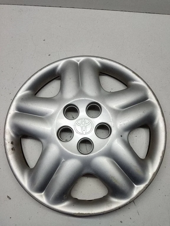 R15 wheel hub/cap/trim – Toyota Corolla E120 E130 (2004-2007)