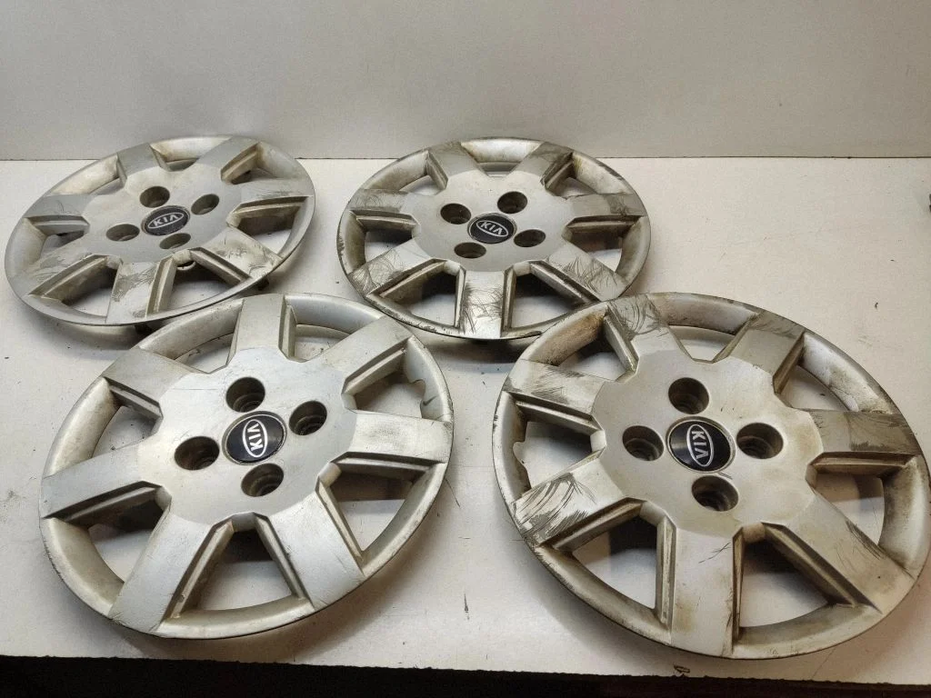 R15 wheel hub/cap/trim – KIA Carens I (1999-2006)