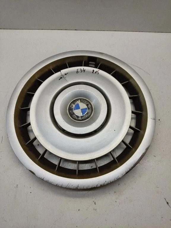 R15 wheel hub/cap/trim – BMW 5 Series E34 (1988-1996)
