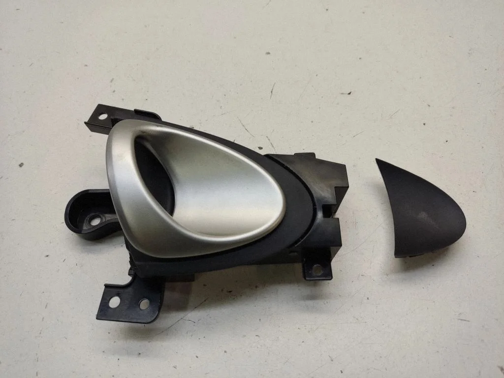 Esiukse sisemine käepide – Nissan 370Z (2009-2020)