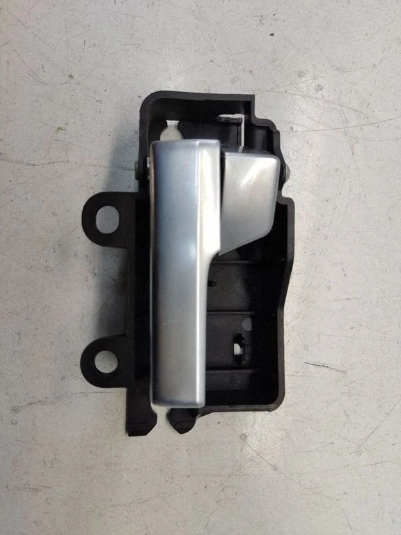 Esiukse sisemine käepide – Ford Focus C-MAX (2003-2010)