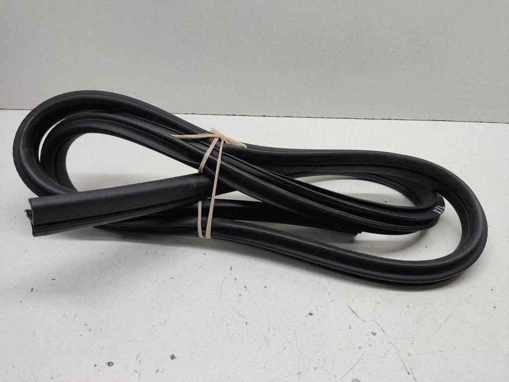 Uszczelka drzwi przednich (na karoserii) – BMW Seria 1 E82 E88 (2007-2014)
